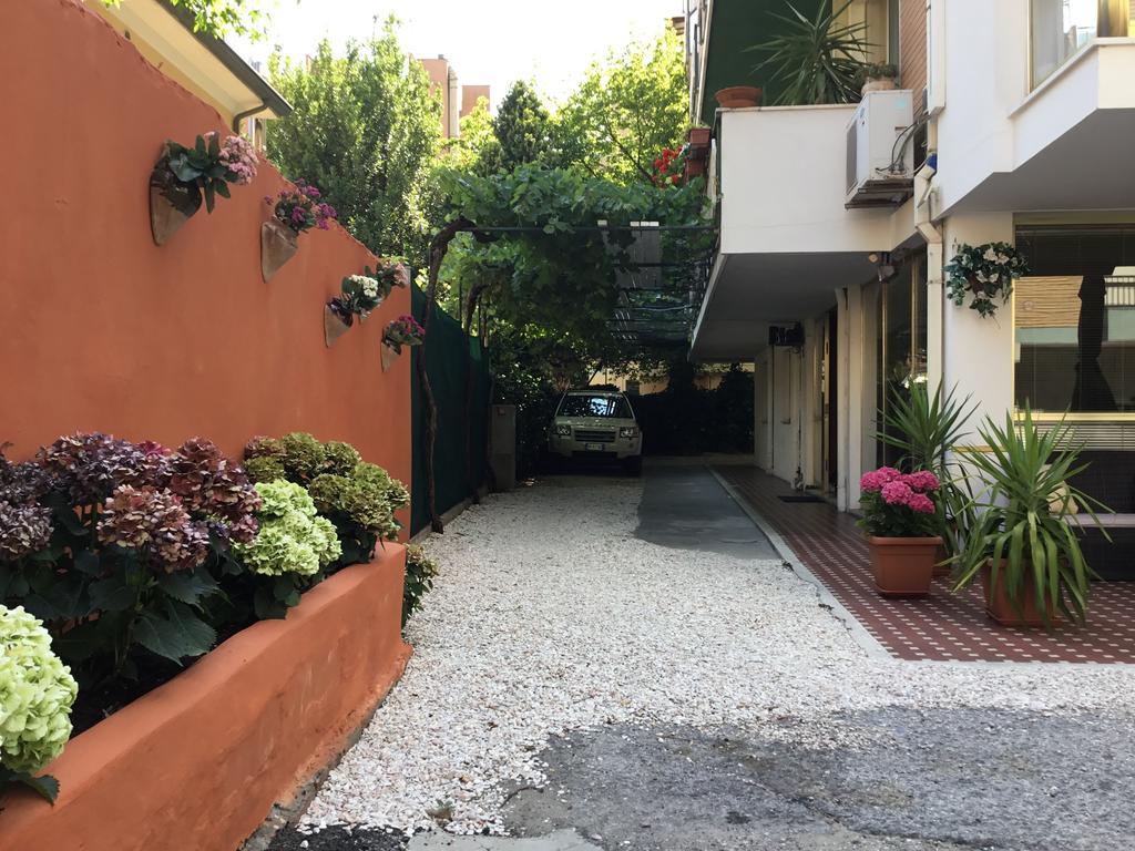 Hotel Mirella ريميني المظهر الخارجي الصورة