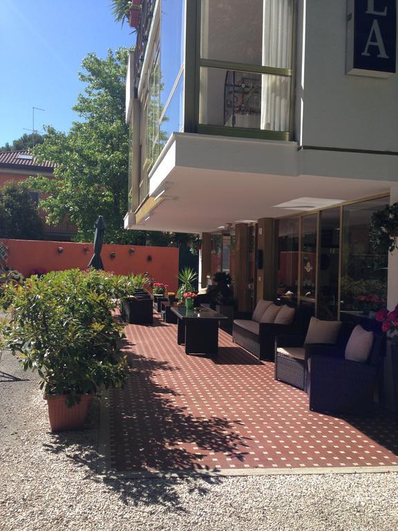Hotel Mirella ريميني المظهر الخارجي الصورة