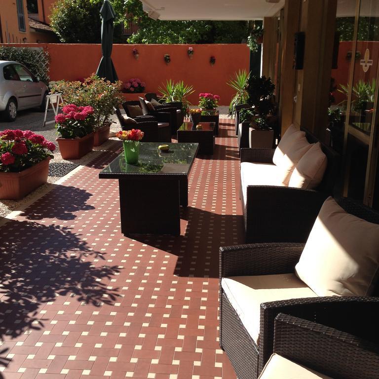 Hotel Mirella ريميني المظهر الخارجي الصورة